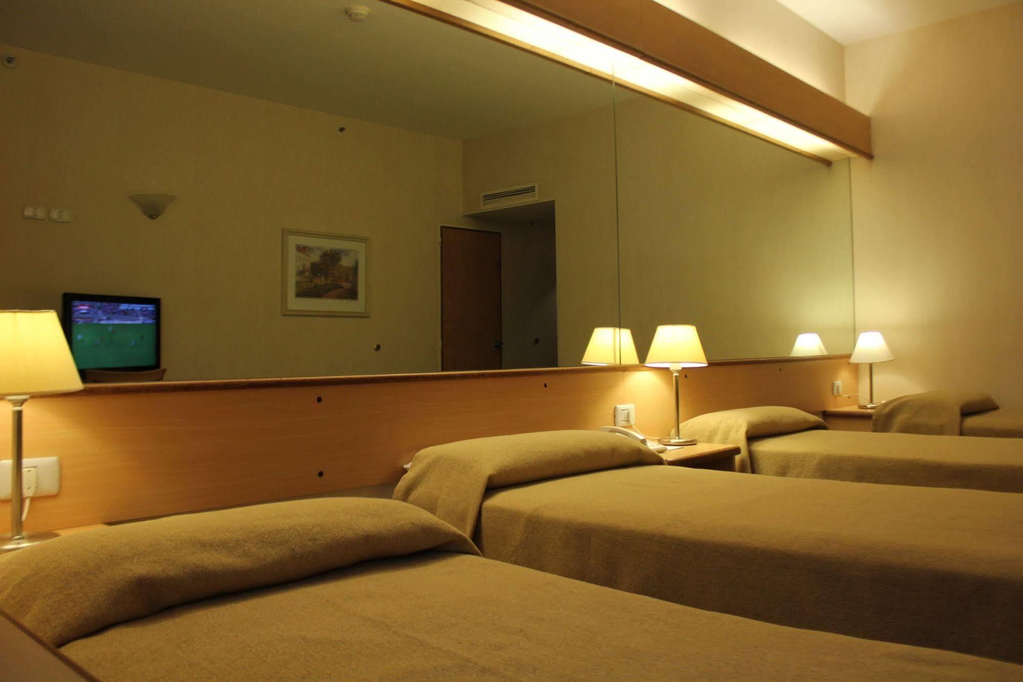 Hotel Aeroparque Inn & Suites Buenos Aires Ngoại thất bức ảnh